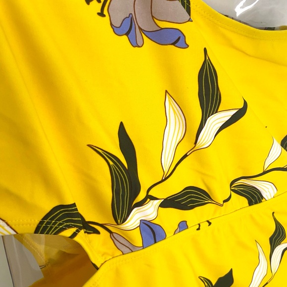NWT Jones New York M Yellow One-Shouldered Swimsuit aside Cutout Floral Swim - Picture 6 of 9